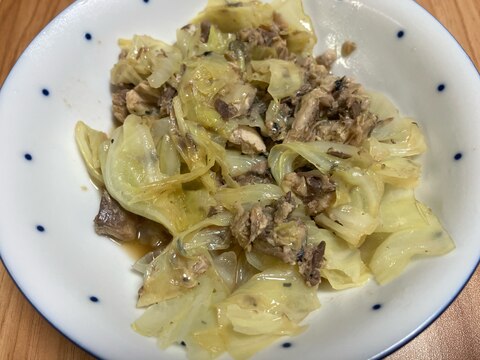 サバ水煮缶とキャベツの煮物